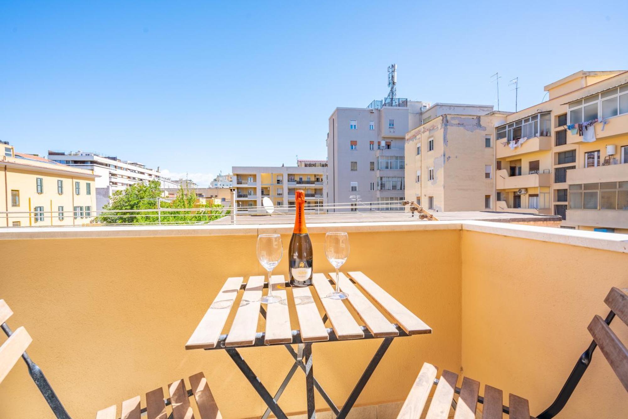 Puccini Apt - Centro Citta - Wifi - Ac Cagliari Ngoại thất bức ảnh